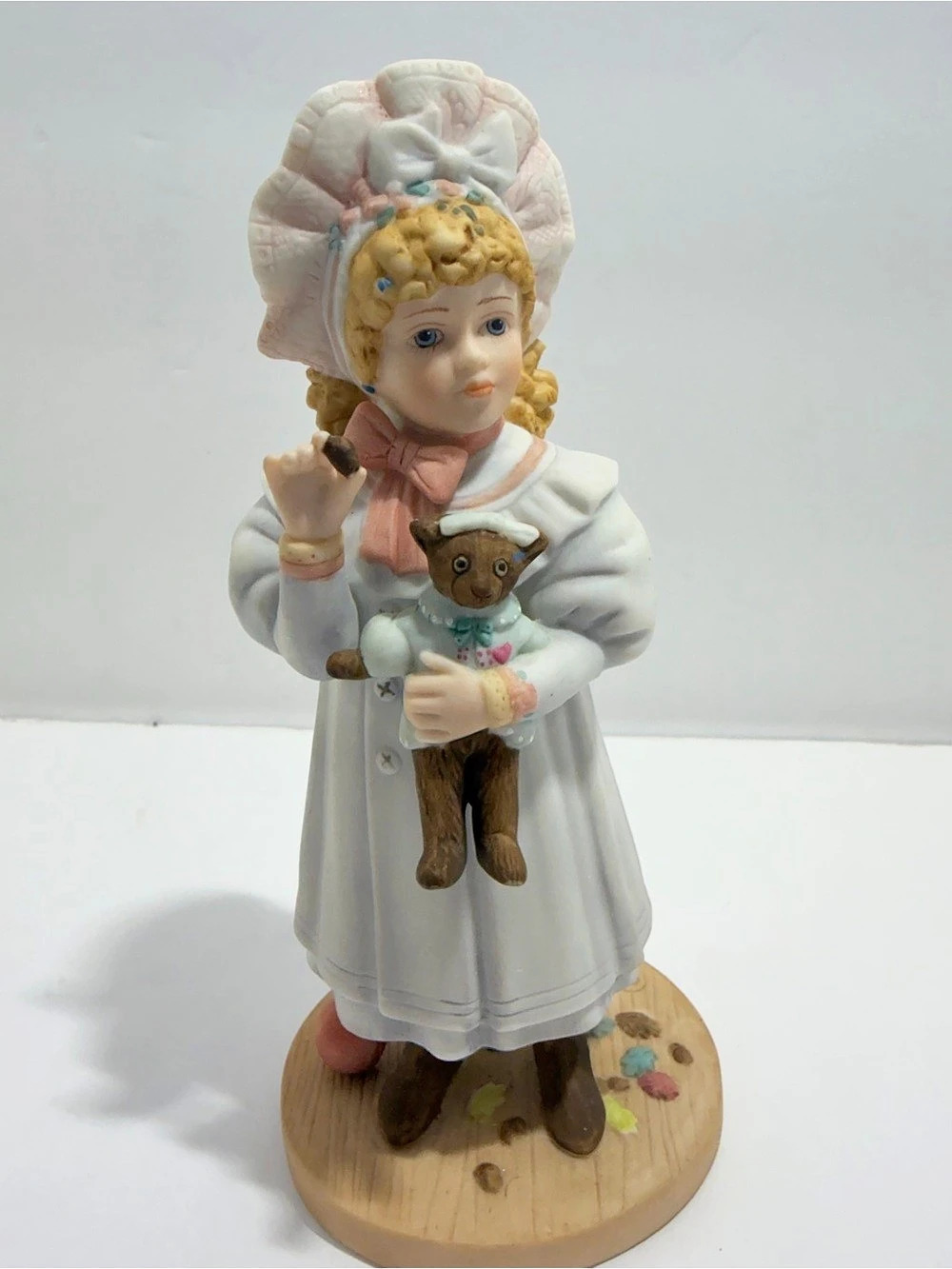 Jan Hagara Fall / Megan Porcelain Figurine American Edition 2300/7500